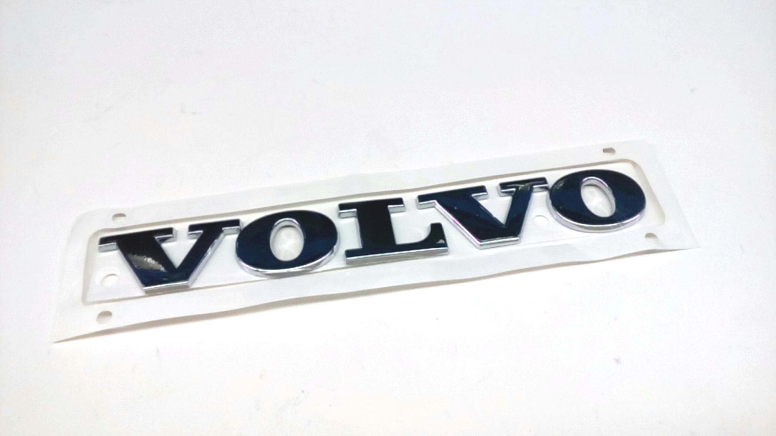 Volvo C30 Emblem. Box, Roof, Emblems - 30850286 | Volvo Cars Mall of ...